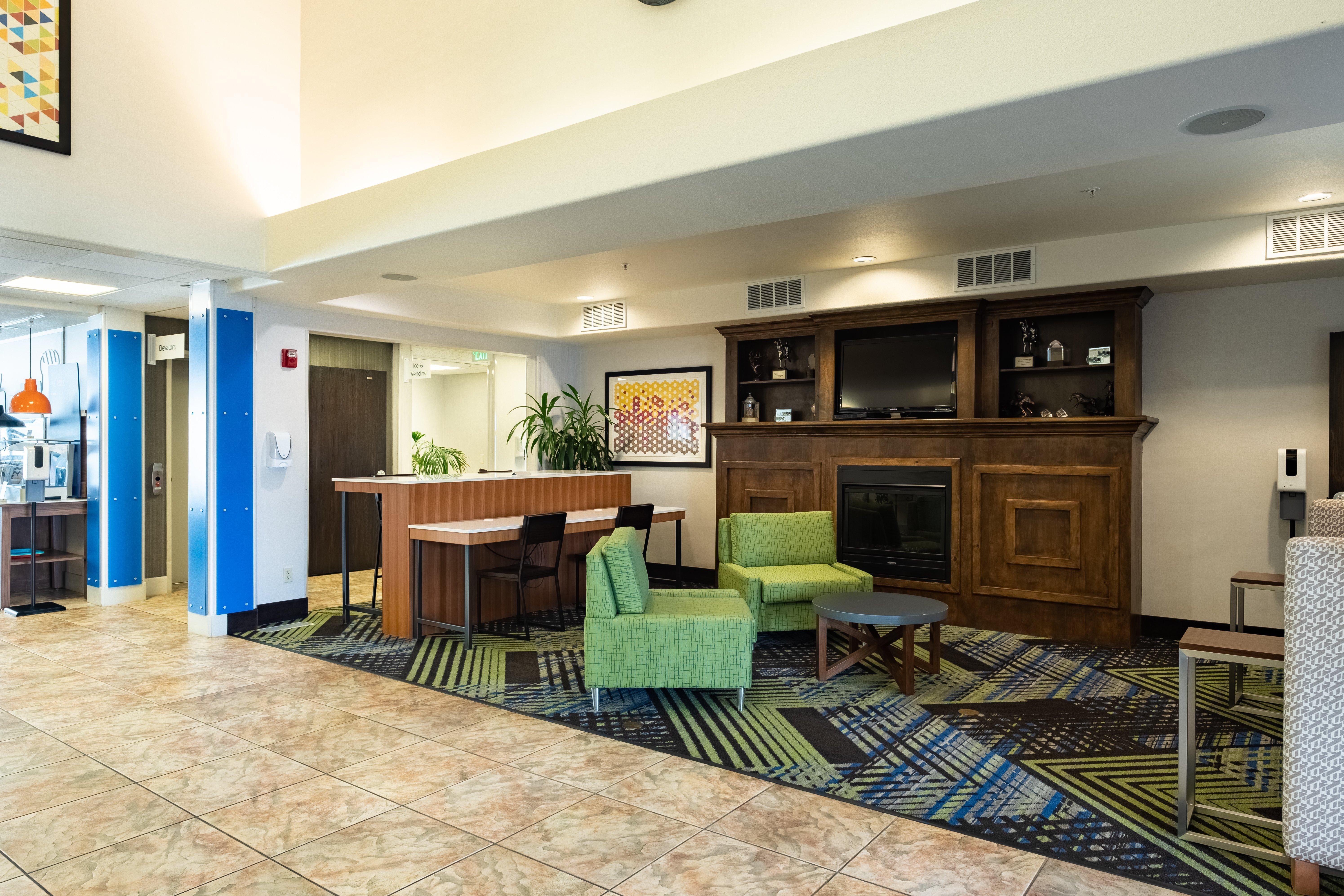 Holiday Inn Express Hotel & Suites Evanston By Ihg Esterno foto
